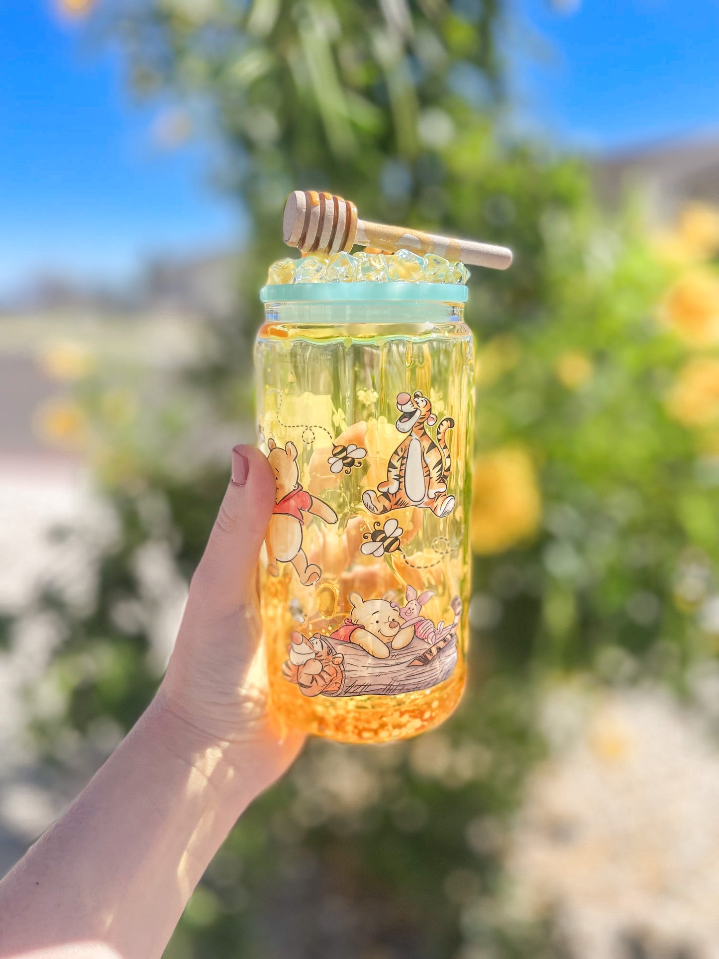 1,000 Acre Friends snow glove tumbler - glass